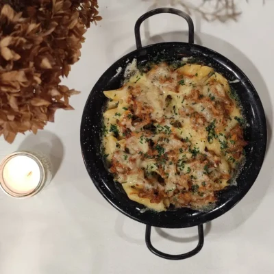 Zapiekany makaron z szarpaną wieprzowiną